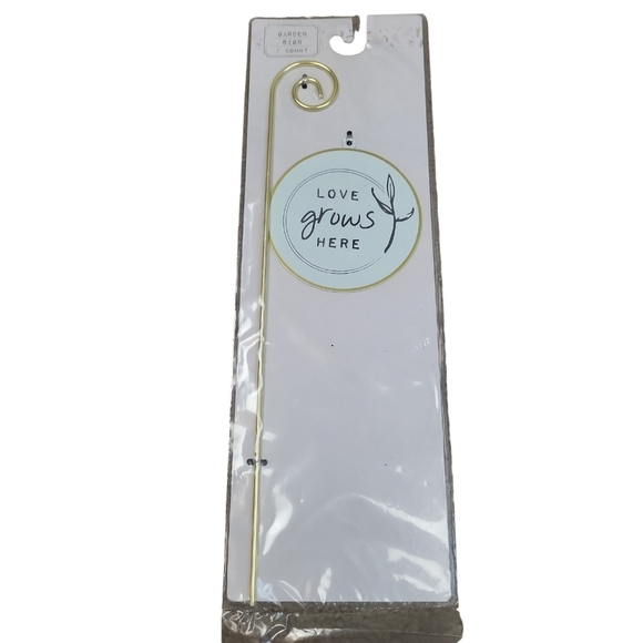 NEW Ankyo Love Grows Here Fancy Garden Lawn Decor Metal Stake 11.5" - Picture 1 of 3